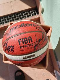 Pallone basket Molten 7 autografato