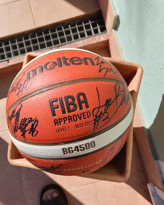 Pallone basket Molten 7 autografato