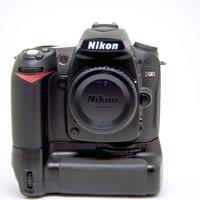 Nikon D90 con battery grip MB-D80