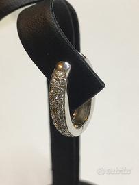 Coppia di orecchini firmati in oro 750 e diamanti