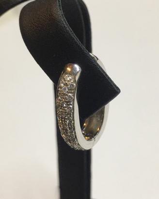 Coppia di orecchini firmati in oro 750 e diamanti