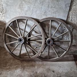 Coppia di ruote da carro antiche