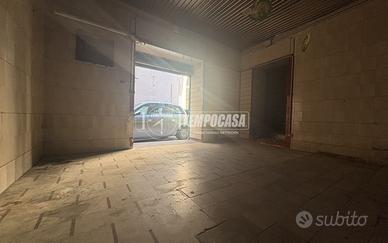 LOCALE COMMERCIALE, CASORIA VIA PADRE LUDOVICO 27