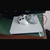 X box one modello 1708 con 2 joystick