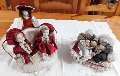 BAMBOLE IN CERAMICA CON DIVANO