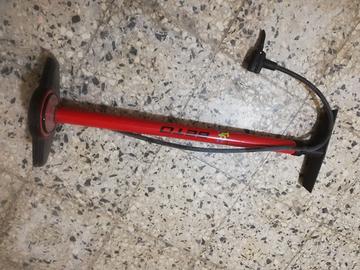 pompa per pneumatici biciclette.