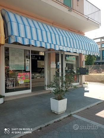 Friggitoria/rosticceria vicino alla spiaggia