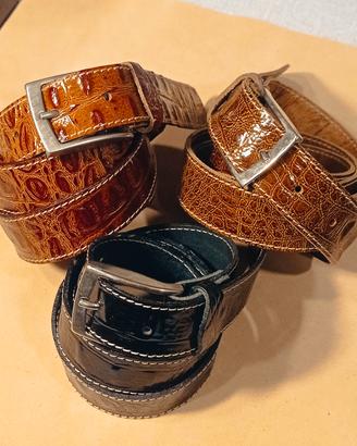 set tre cinture in Pelle stampa coccodrillo 