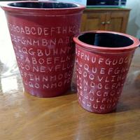 Coppia di vasi moderni decorati