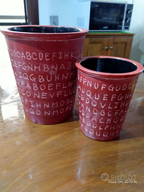 Coppia di vasi moderni decorati