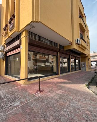Locale commerciale 5 vetrine 120m circa