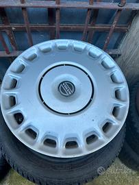 Cerchi in ferro con copri cerchio, Volvo