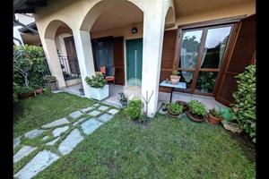 VILLA A SCHIERA A RIVALTA DI TORINO