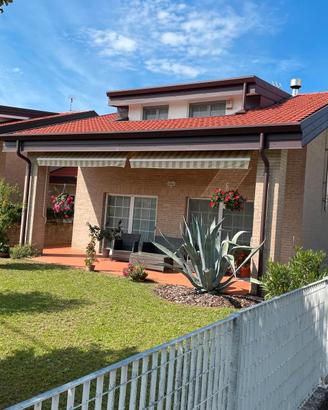 Bifamiliare 5 locali con giardino privato