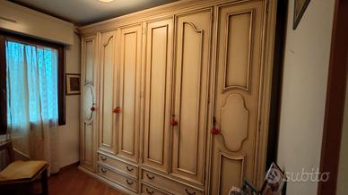 Armadio vintage in legno massello decorato 6 ante