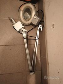 Lampada pieghevole d'ingrandimento