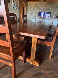 Tavolo e sedie in legno massello