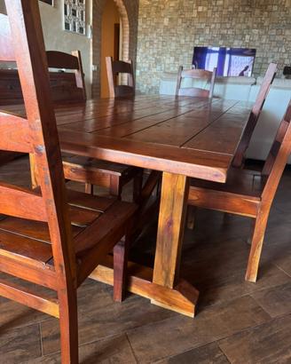 Tavolo e sedie in legno massello