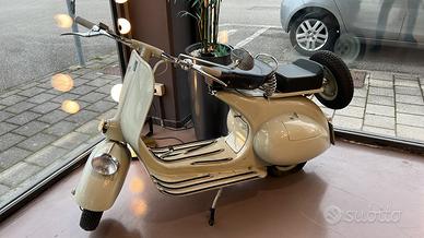 Vespa faro basso