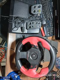 Sterzo e pedaliera Logitech per PC.
