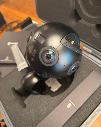 Insta360 Pro 2 + Farsight + Accessori Originali