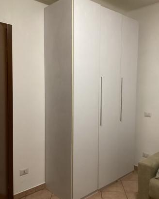 Grande armadio a 3 ante