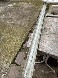 Plafoniera  neon  da esterno