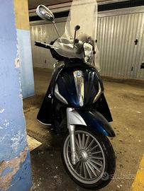 BEVERLY 300 cc Anno 2016 1800,00