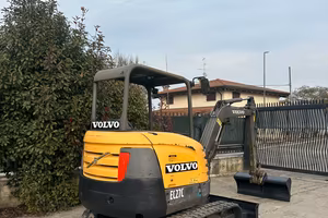 E210 Escavatore Volvo 27 q EC27C