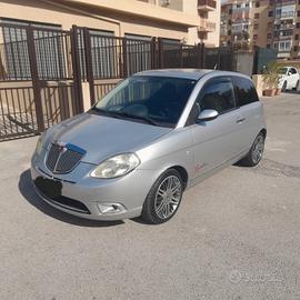 Lancia Ypsilon 1 3 Multijet 105 Momo Design