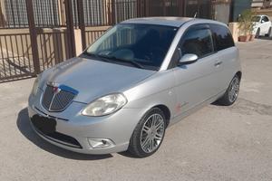 Lancia Ypsilon 1 3 Multijet 105 Momo Design 