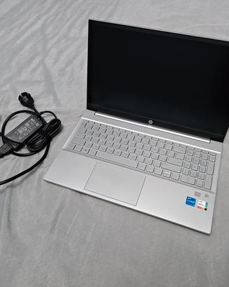 HP 15 i5-1335U 16GB SSD 512 Windows 11
