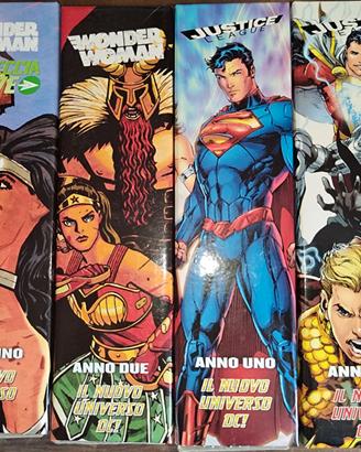 Ltto di fumetti DC con cofanetti