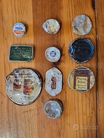 Lotti di 10 coperchi e tappi di latta vintage