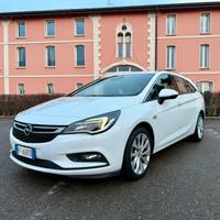 Opel Astra Sport Tourer cdti cambio aitomatico.