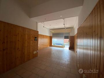 Rif.2460CA95678| negozio piacenza