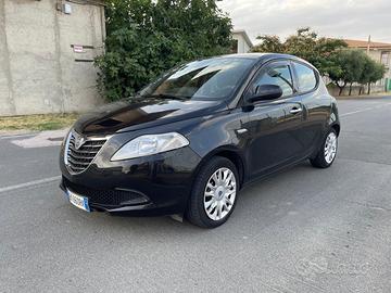 Lancia Ypsilon 1.3 MJT 95 CV Unyca