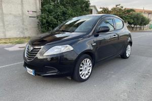 Lancia Ypsilon 1.3 MJT 95 CV Unyca