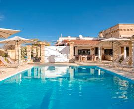 Tenuta ristrutturata con piscina tipica salentina
