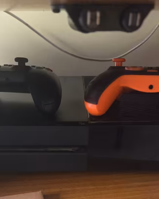 Xbox One Con due pad e giocbi