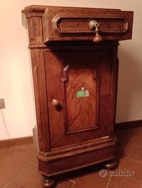 Comodino in massello fine 800 Ligure