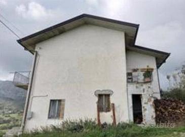 Immobile in asta di 241 m² con 5 locali a Montecop