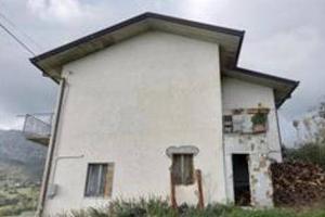 Immobile in asta di 241 m² con 5 locali a Montecop