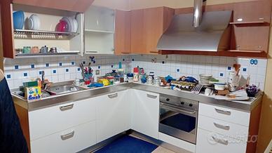 cucina angolare bianca moderna