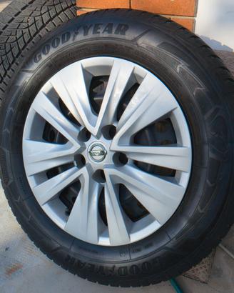  cerchi e gomme invernali Goodyear 16" Nissan Juke