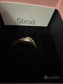 Anello stroili solitarie