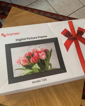 Cornice Digitale Wi-Fi FRAMEO 112K – Nuova, con sc