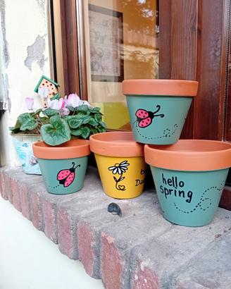 vasi in coccio dipinti a mano