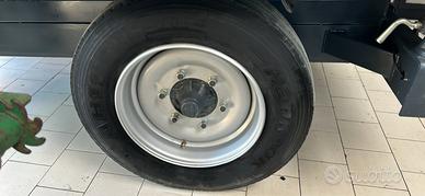 Cerchi e gomme rimorchio agricolo