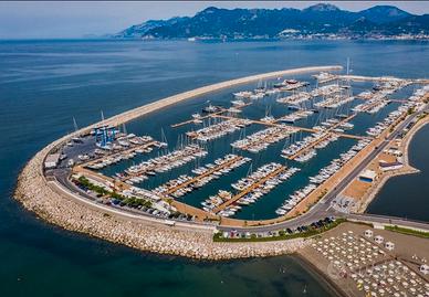 Posto barca 12 m -porto Marina d'Arechi ( Salerno)